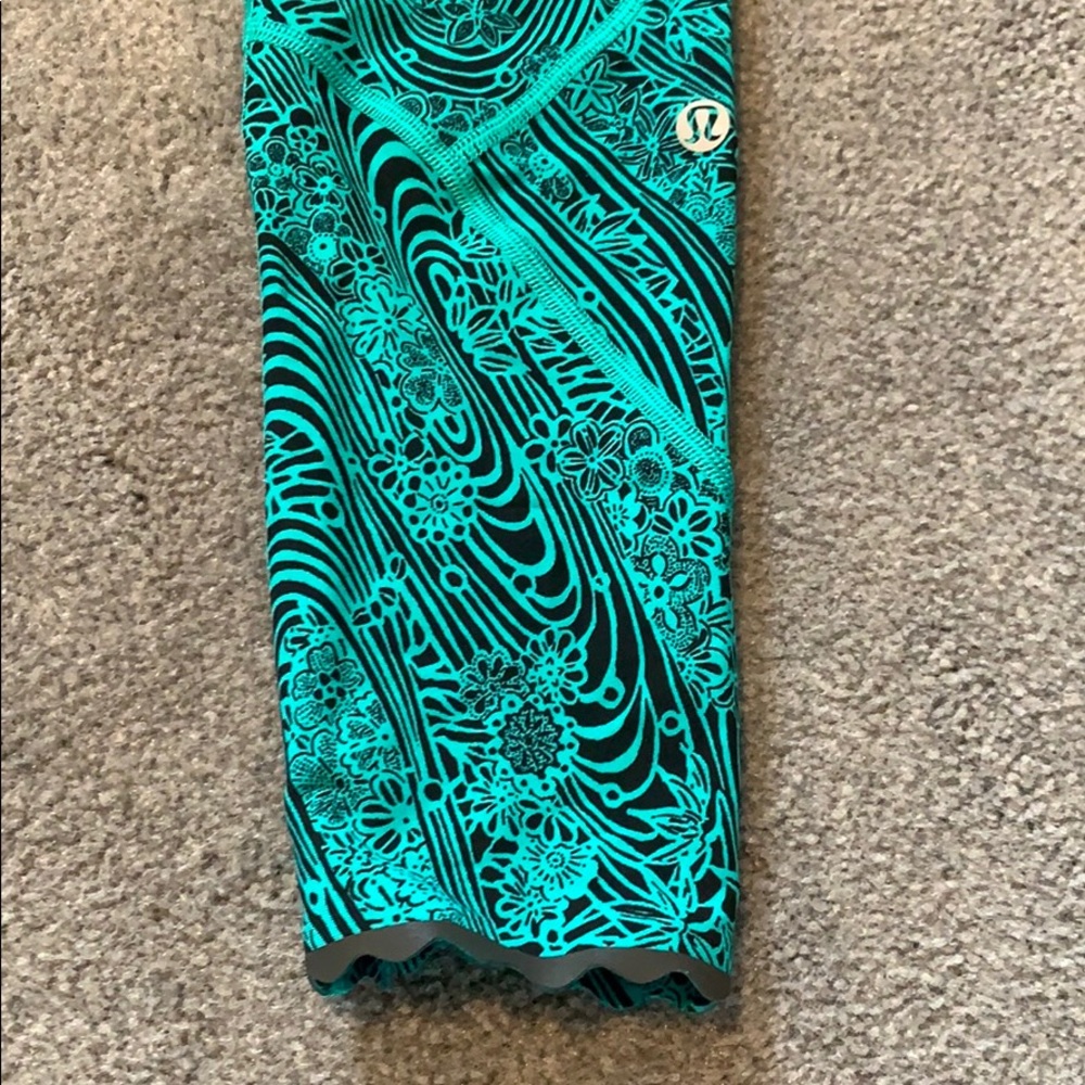 Lululemon running tights - size 4 - Picture 2 of 3